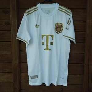 Bayern Munich 125th Anniversary edition, Large